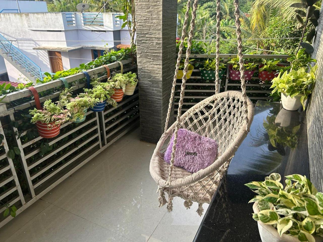 Chaithritha Ladies Homestay Thiruvananthapuram Exterior photo